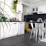 Beautifully Bright Apartment In Old Town Saint-Tropez