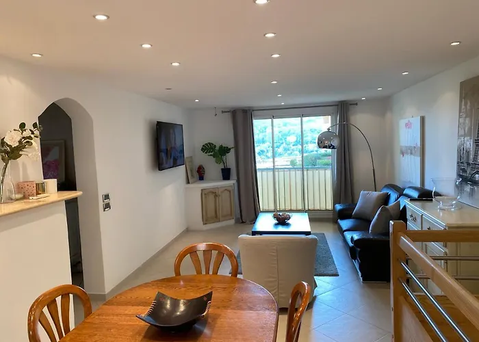 Logement De 3 Chambres A 10 Mins A Pieds Du Centre Du Village Et De La Plage Des Canebiers