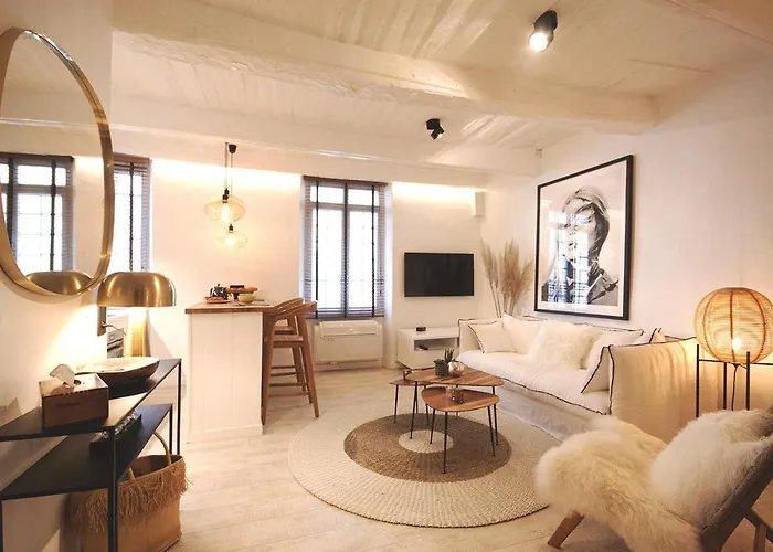 Luxueux Appartement, Centre Historique 50M Du Port Et De La Plage De La Ponche