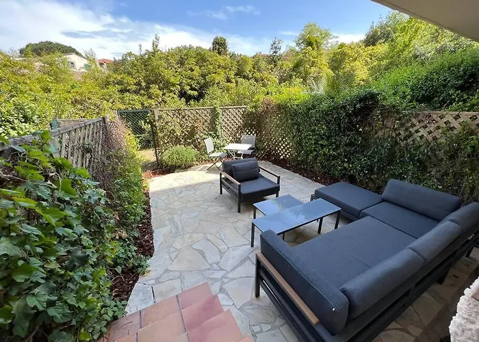 Appartement Avec Jardin Au Coeur De Saint-Tropez.