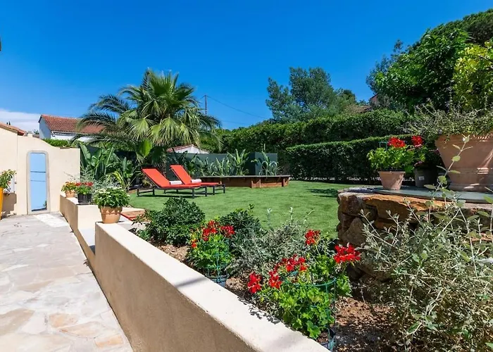 Maison Tropezienne En Plein Centre Avec Jardin Et Piscine