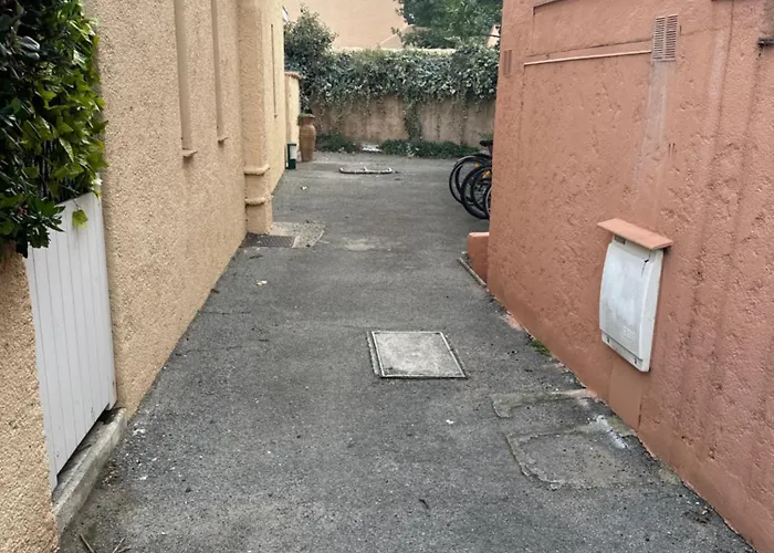 Superbe Emplacement , Terrasse Et Parking!