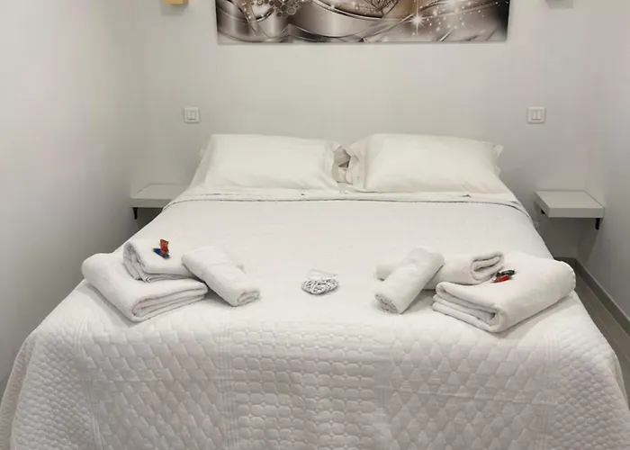 Grand Studio Neuf A 50 M Du Port