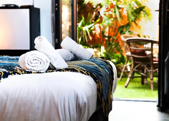 Lou Pitchoun Luxe Et Serenite Au Coeur De Saint-Tropez Suite Familiale Avec Chambre Separee Avec Jardin Enchanteur Pour 4 Adultes Et 1 Enfant