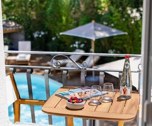 Le Clos De La Pinede Chambre Deluxe A 300 Euros