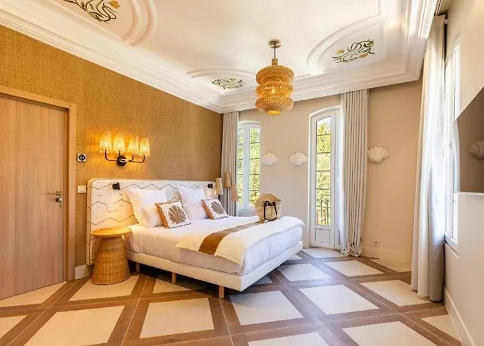 Le Clos De La Pinede Chambre Deluxe 300 E Par Chambre