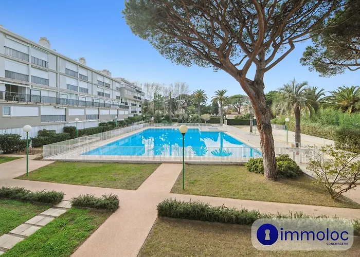 Air-Conditioned Studio With Swimming Pool In St Tropez