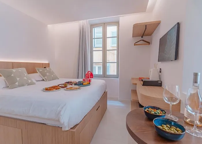 Studio Le Clocher De Saint-Tropez - Agence Shellter