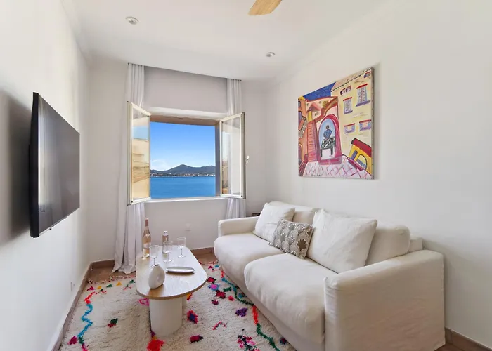 Apartment With Sea View In St Tropez - La Ponche