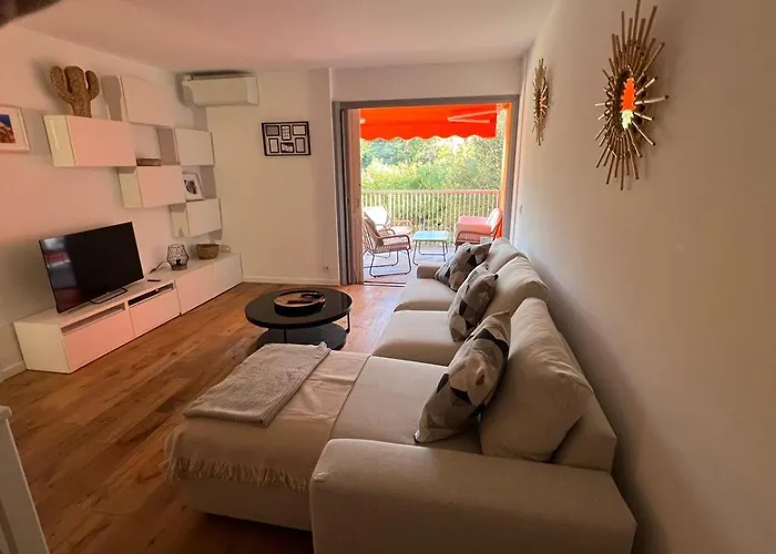 Nouvel Appartement, Totalement Renove Refait A Neuf , Magnifique , T2,Face A La Plage ,2 Piscine ,Proche Du Centre Ville