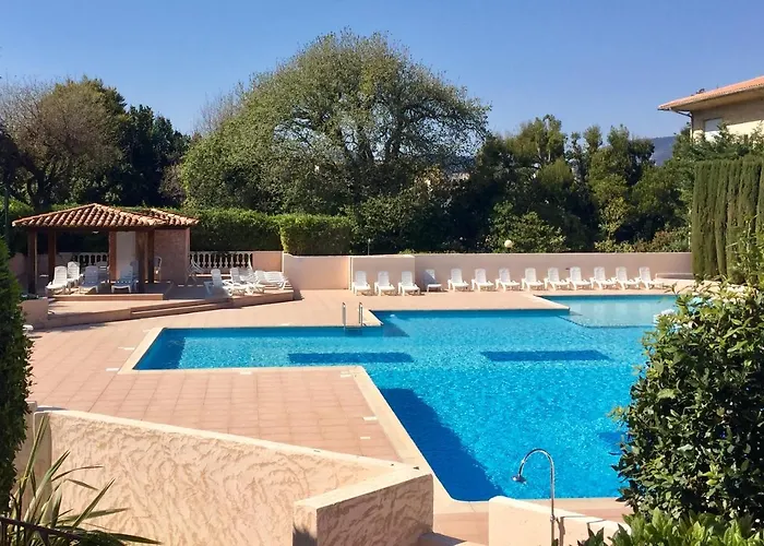 Appartement Spacieux Avec Jardin Coeur De St Tropez