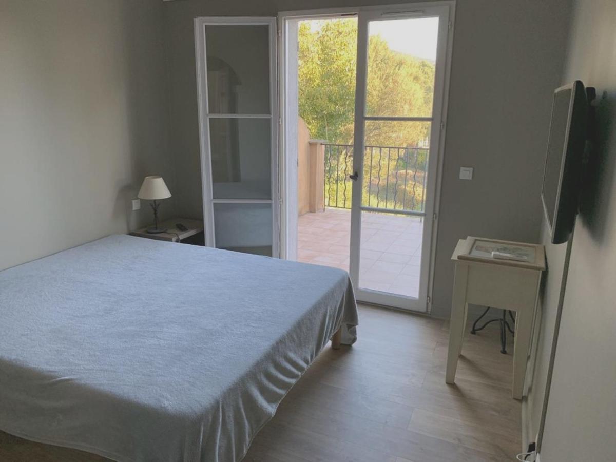 House With 2 Bedrooms In Grimaud With Shared Pool And Furnished Garden 1 Km From The Holiday home *