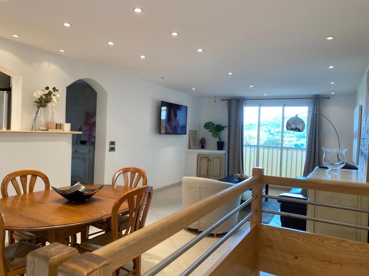 Logement De 3 Chambres A 10 Mins A Pieds Du Centre Du Village Et De La Plage Des Canebiers Apartment
