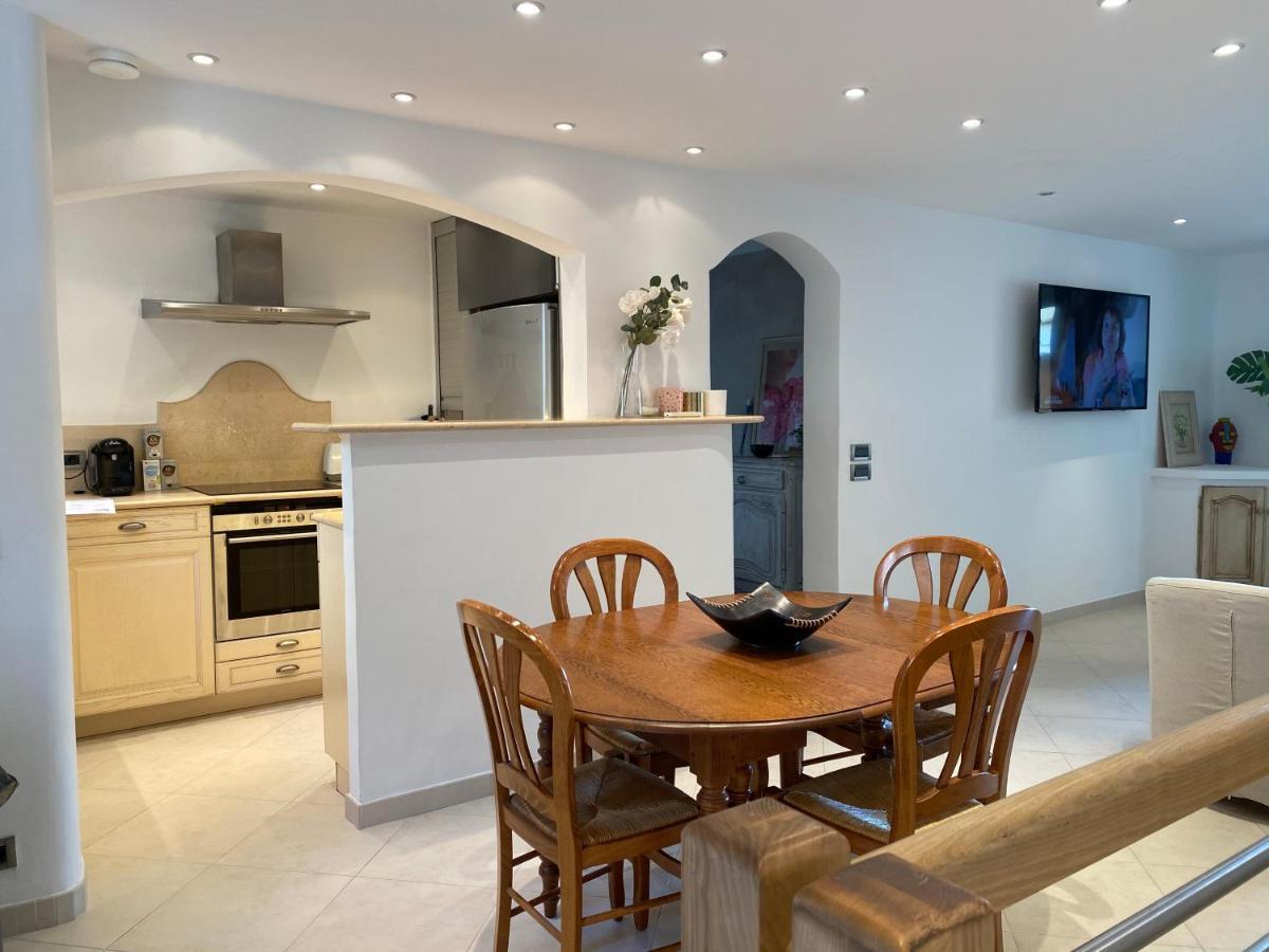 Logement De 3 Chambres A 10 Mins A Pieds Du Centre Du Village Et De La Plage Des Canebiers Apartment *