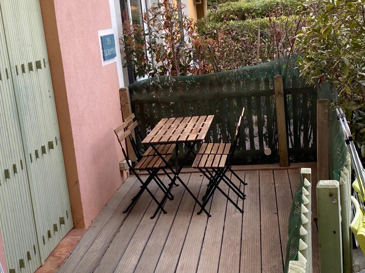 Logement De 3 Chambres A 10 Mins A Pieds Du Centre Du Village Et De La Plage Des Canebiers Apartment