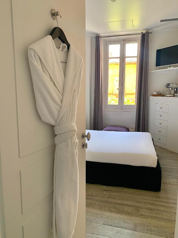 White 1921 Hotel 3*