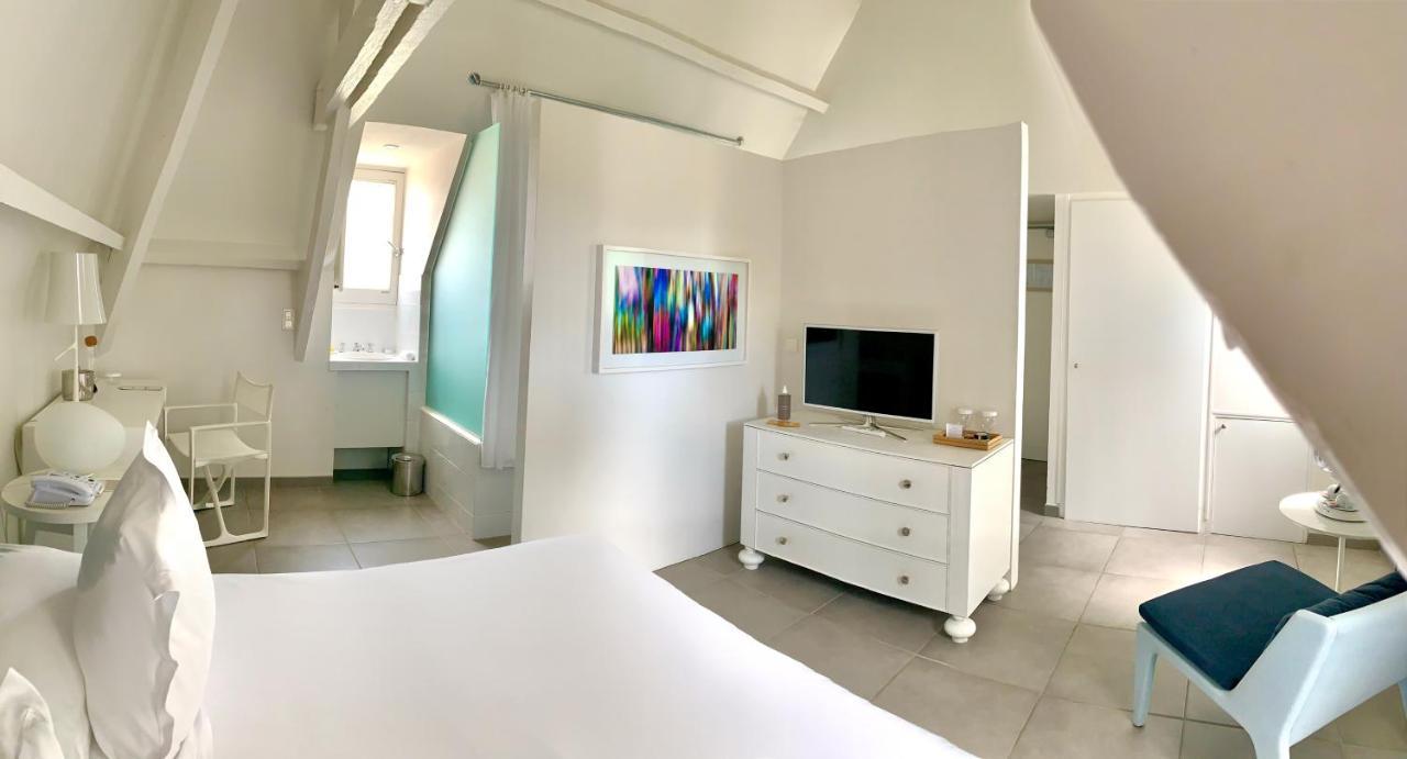 White 1921 Hotel Saint-Tropez