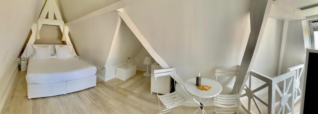White 1921 Hotel Saint-Tropez