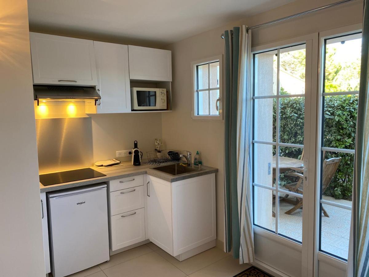D'hotes Les Amandiers Guest house