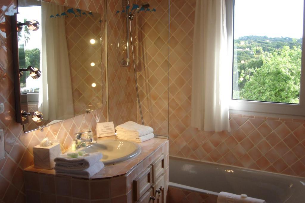 Hotel La Romarine 3*
