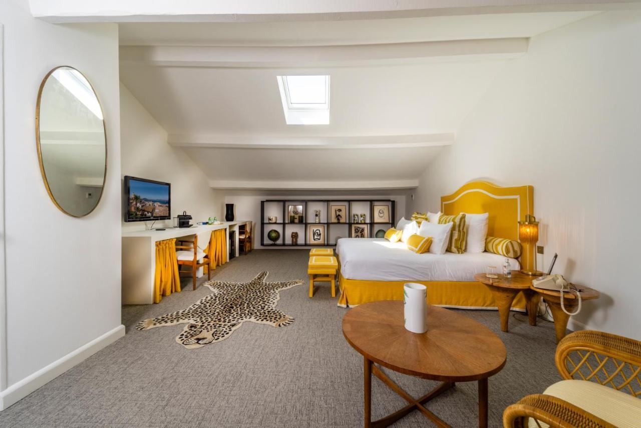 Le Y Hotel 4*