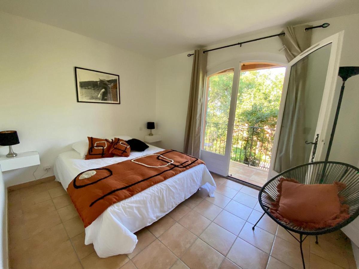 Vue Donnant Sur Le Golfe De St Tropez, 2 Chambres, 6 Pers, Piscine Commune Holiday home Saint-Tropez
