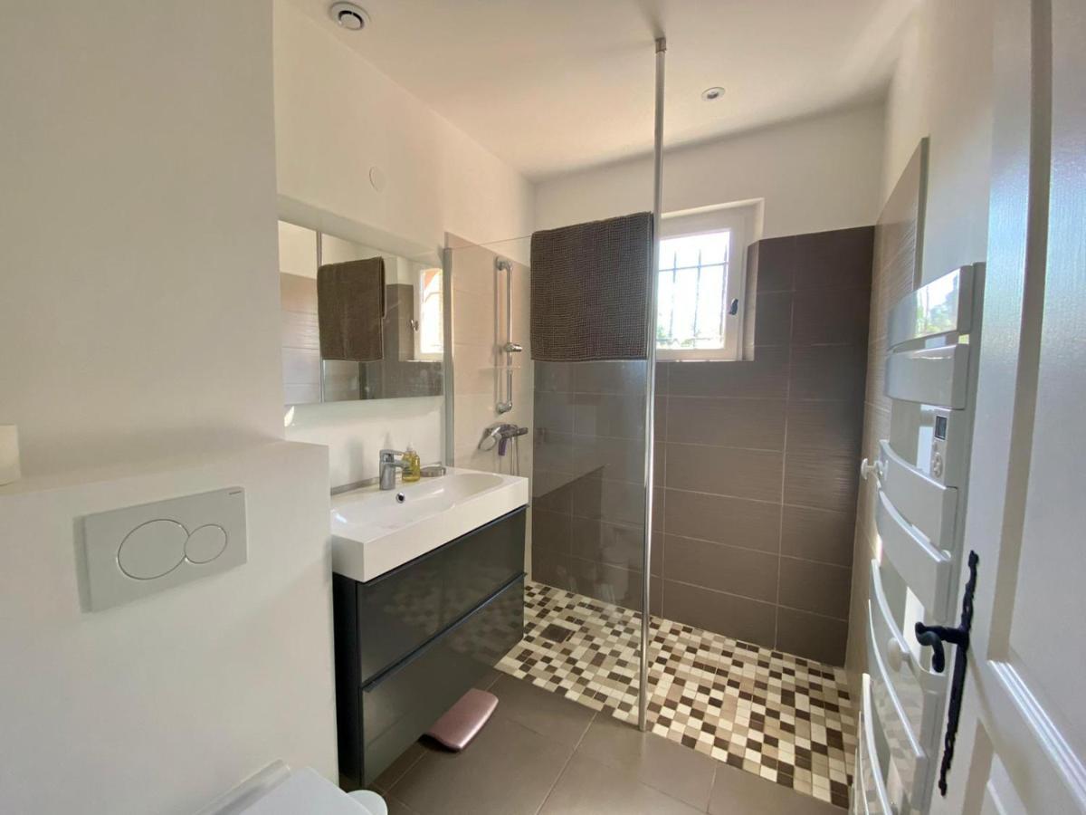 Vue Donnant Sur Le Golfe De St Tropez, 2 Chambres, 6 Pers, Piscine Commune Holiday home *