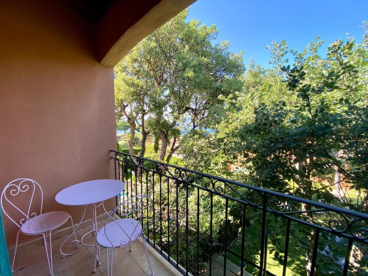 Vue Donnant Sur Le Golfe De St Tropez, 2 Chambres, 6 Pers, Piscine Commune Holiday home Saint-Tropez