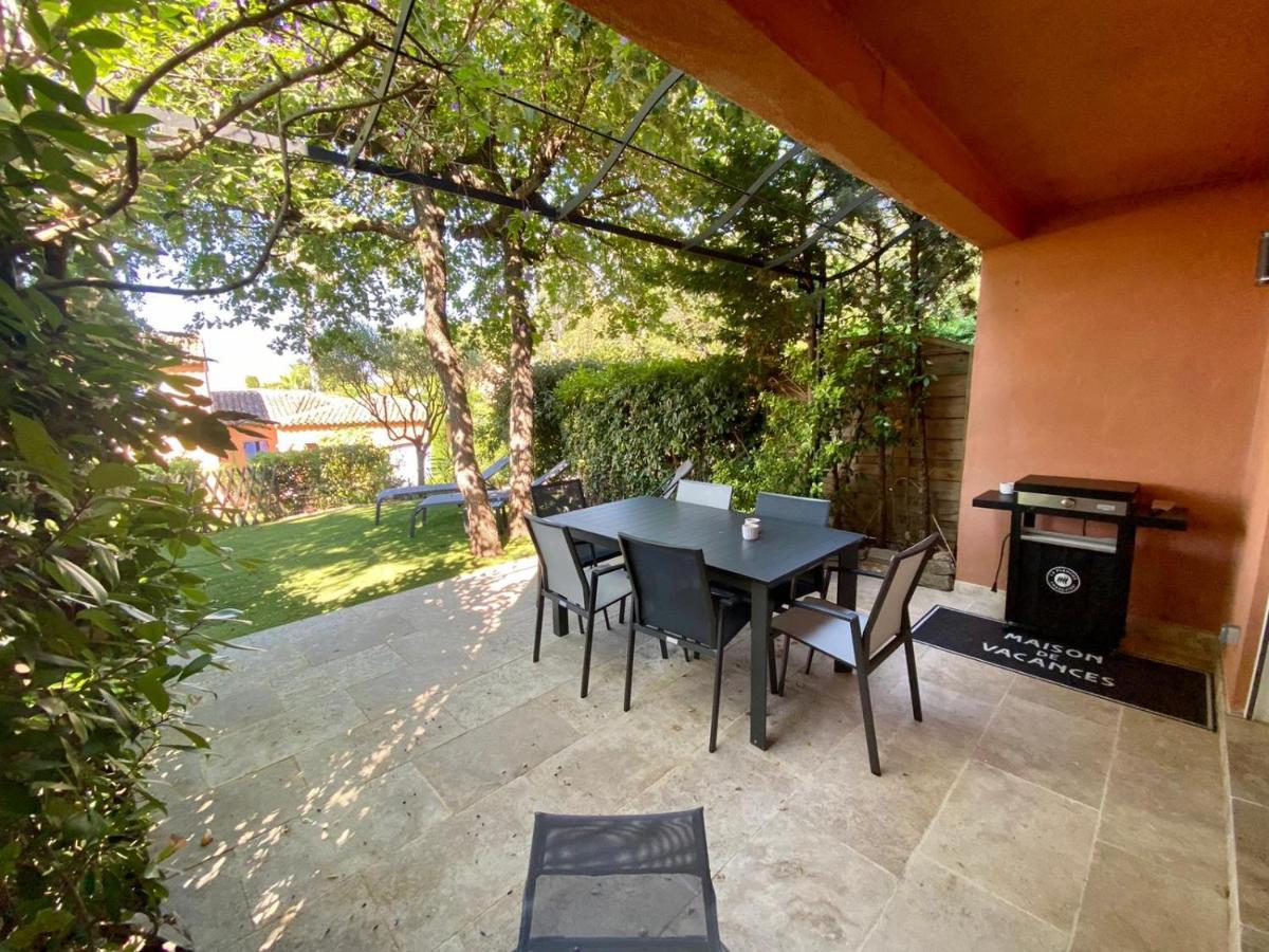 Vue Donnant Sur Le Golfe De St Tropez, 2 Chambres, 6 Pers, Piscine Commune Holiday home *