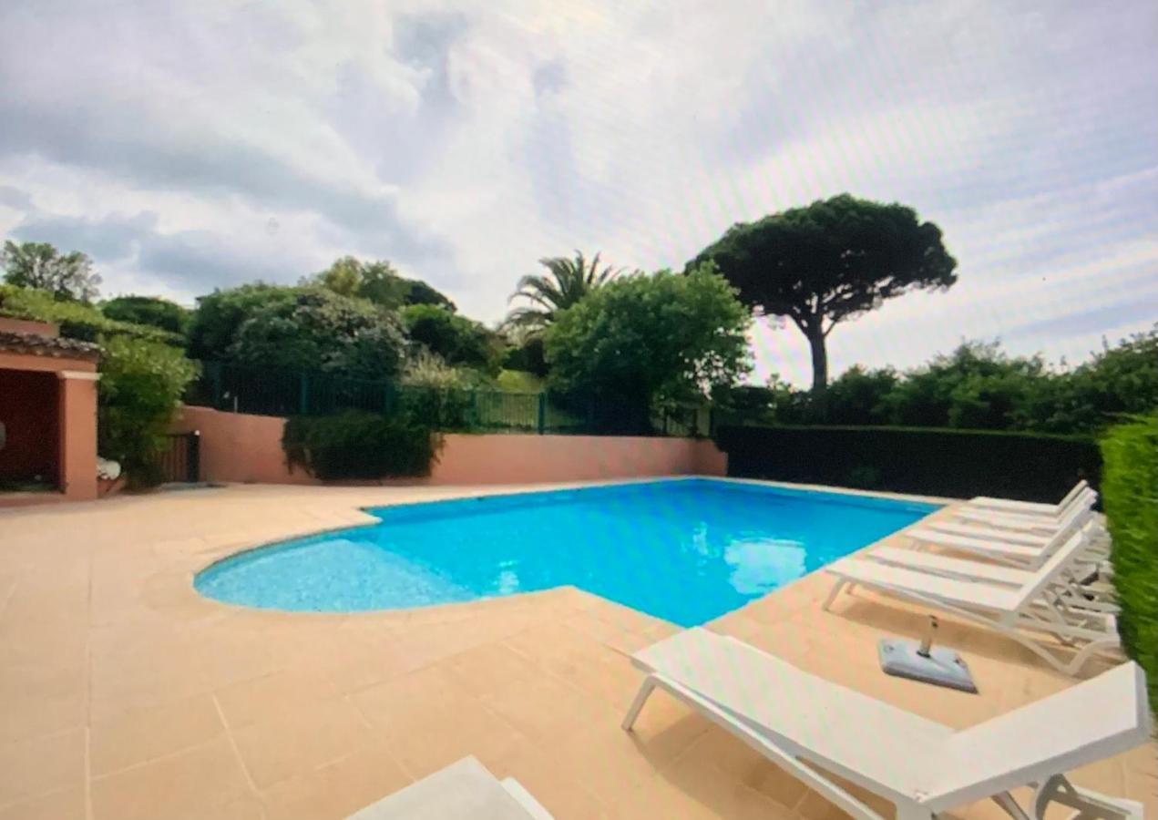 Vue Donnant Sur Le Golfe De St Tropez, 2 Chambres, 6 Pers, Piscine Commune Holiday home