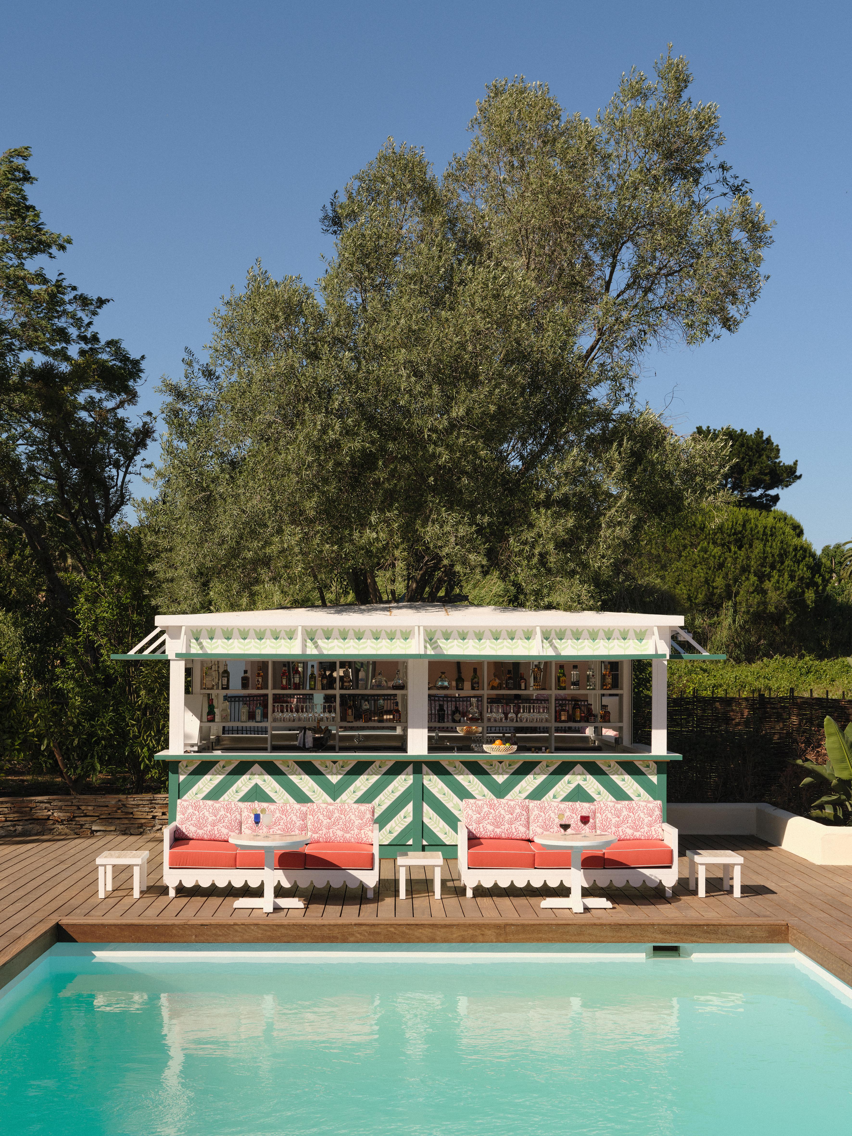 La Tartane Hotel