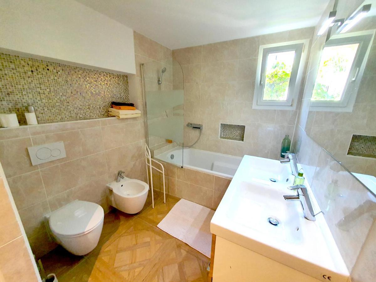 Apartment En Rez De Jardin, A
