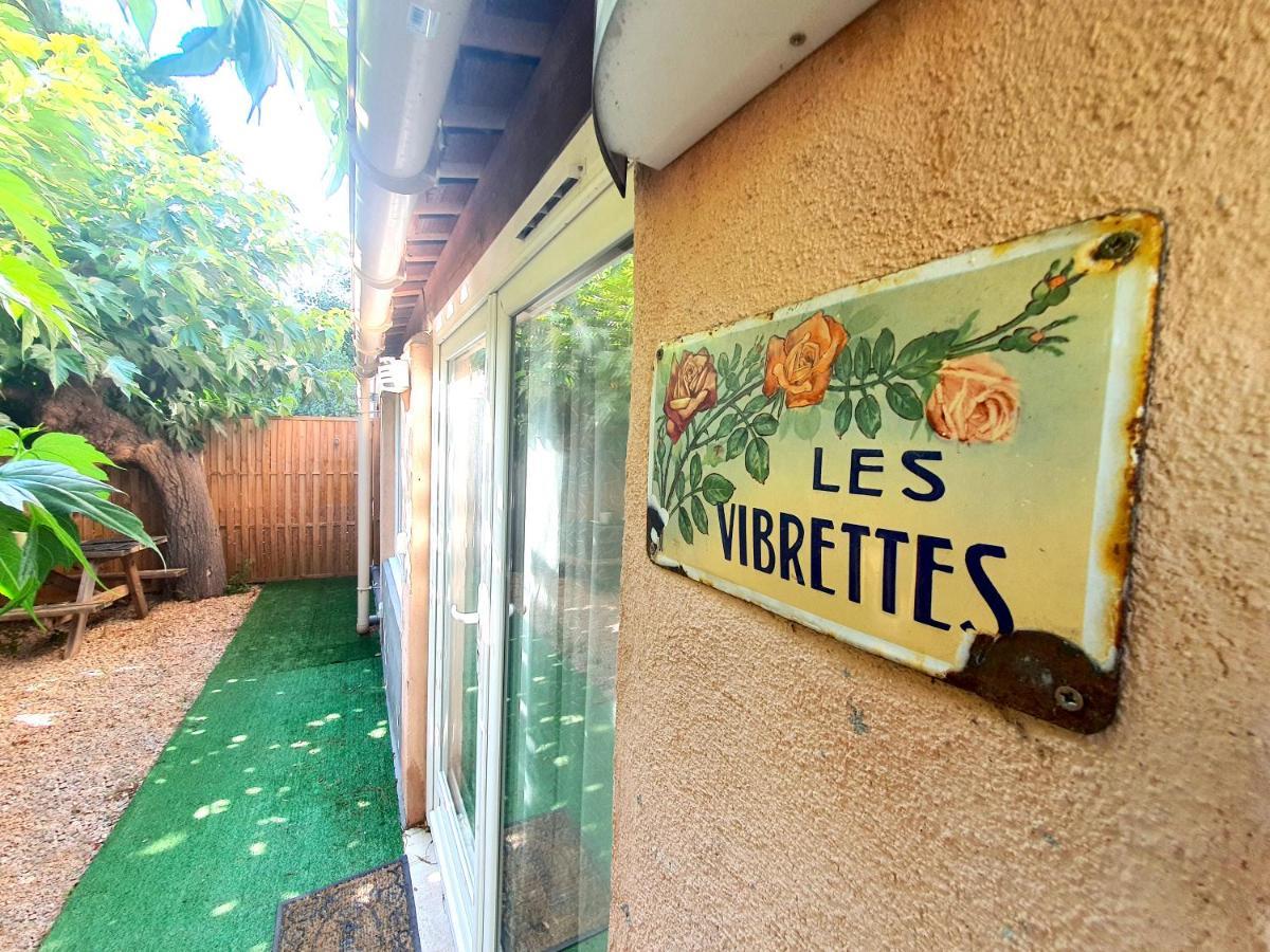 En Rez De Jardin, A Apartment
