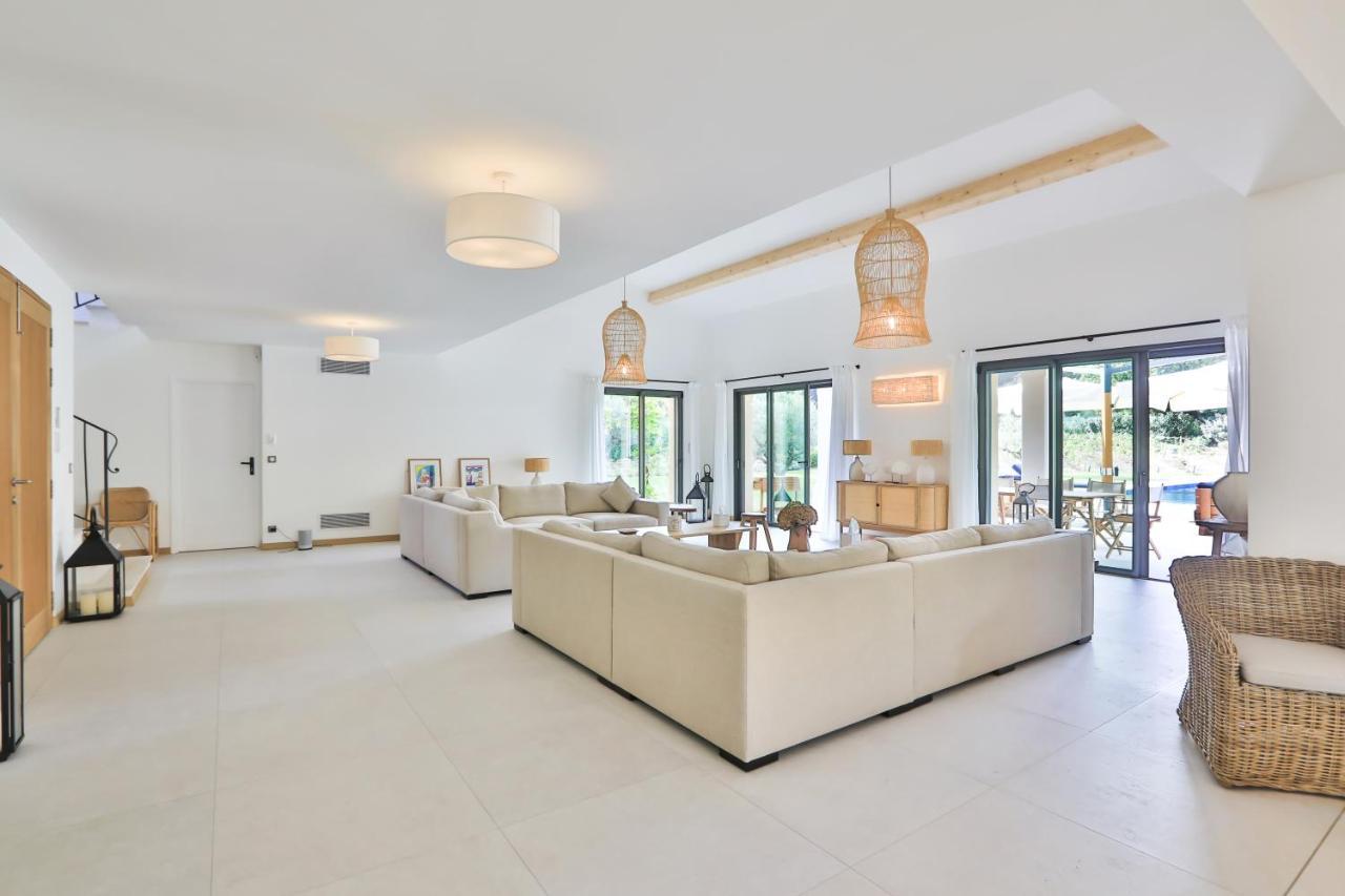 Villa Sumptuous Facing The Bay Of Canebiers *