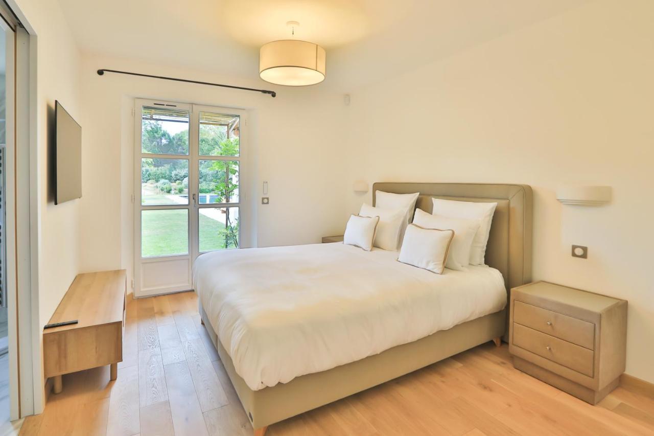Sumptuous Facing The Bay Of Canebiers Villa Saint-Tropez