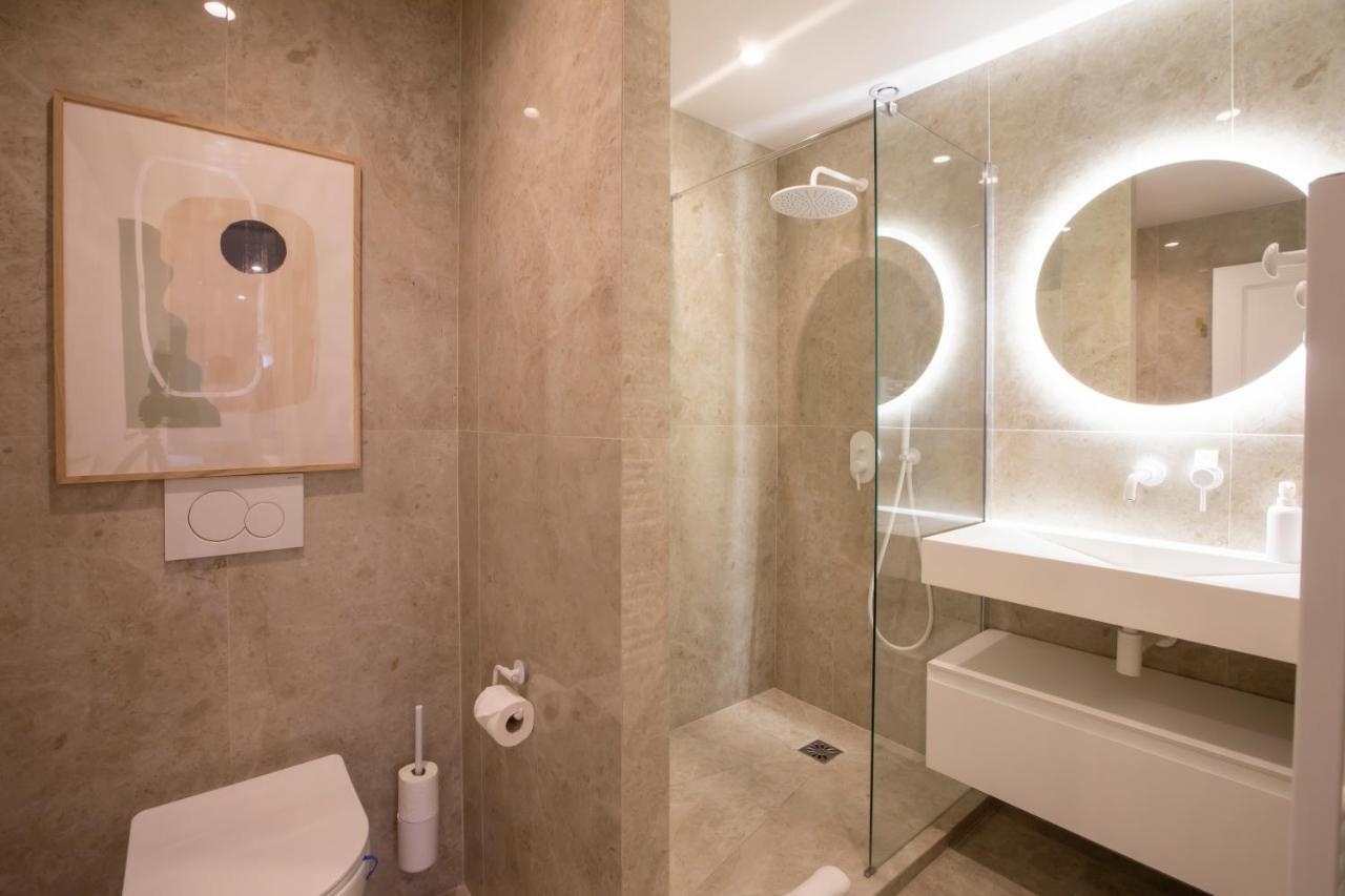 2 Bed Flat - Hyper Centre St Tropez Apartment