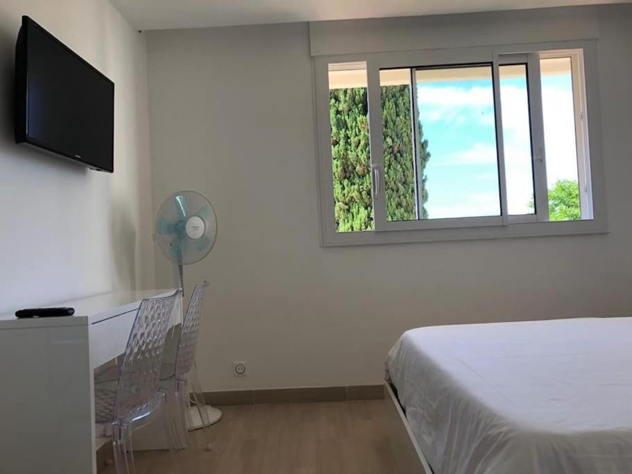Studio In Tropez, Swimming Pool And Parking