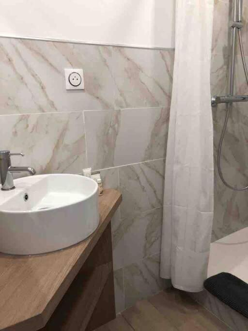 Studio In Tropez, Swimming Pool And Parking