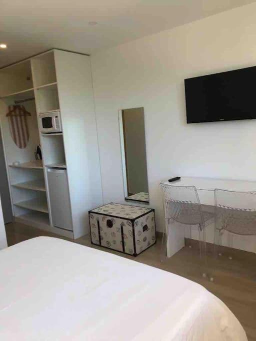 Studio In Tropez, Swimming Pool And Parking Apartment