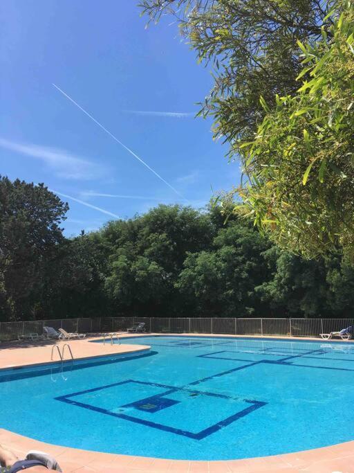 Studio In Tropez, Swimming Pool And Parking Apartment