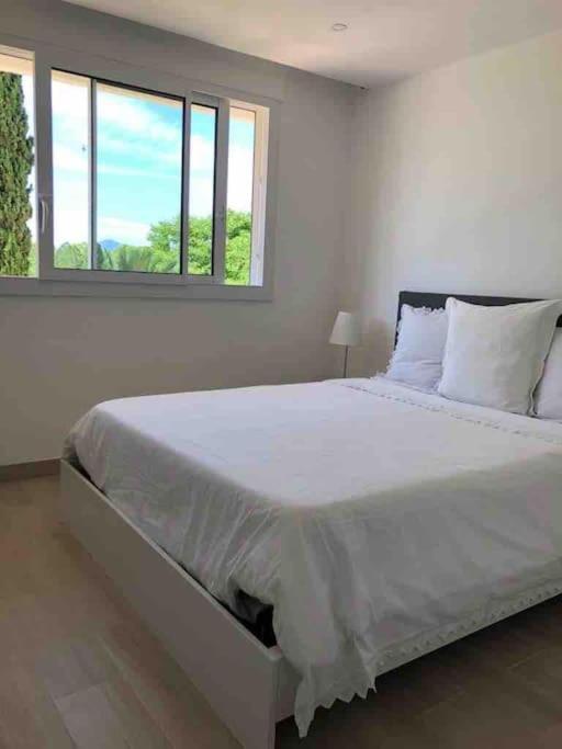 Studio In Tropez, Swimming Pool And Parking Apartment