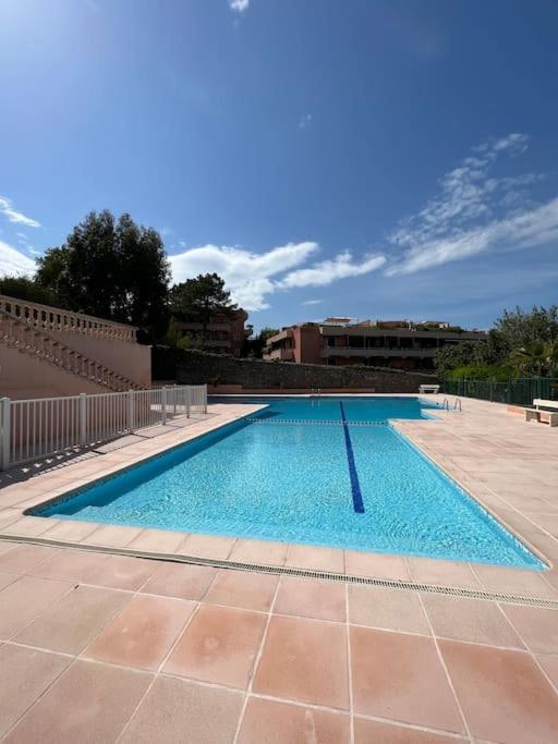 Avec Jardin Au Coeur De Saint-tropez. *