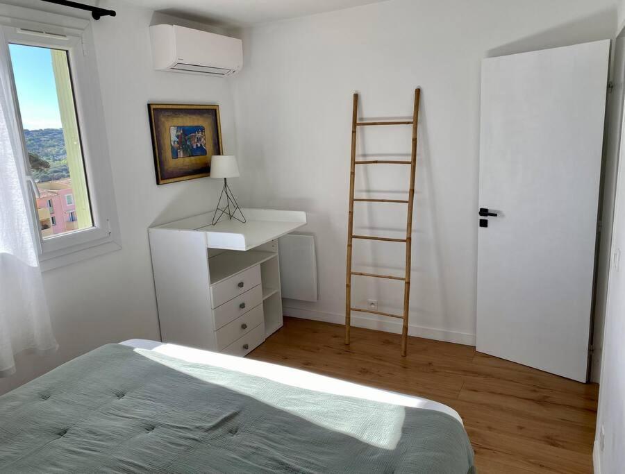 D'exception, Vue Apartment Saint-Tropez
