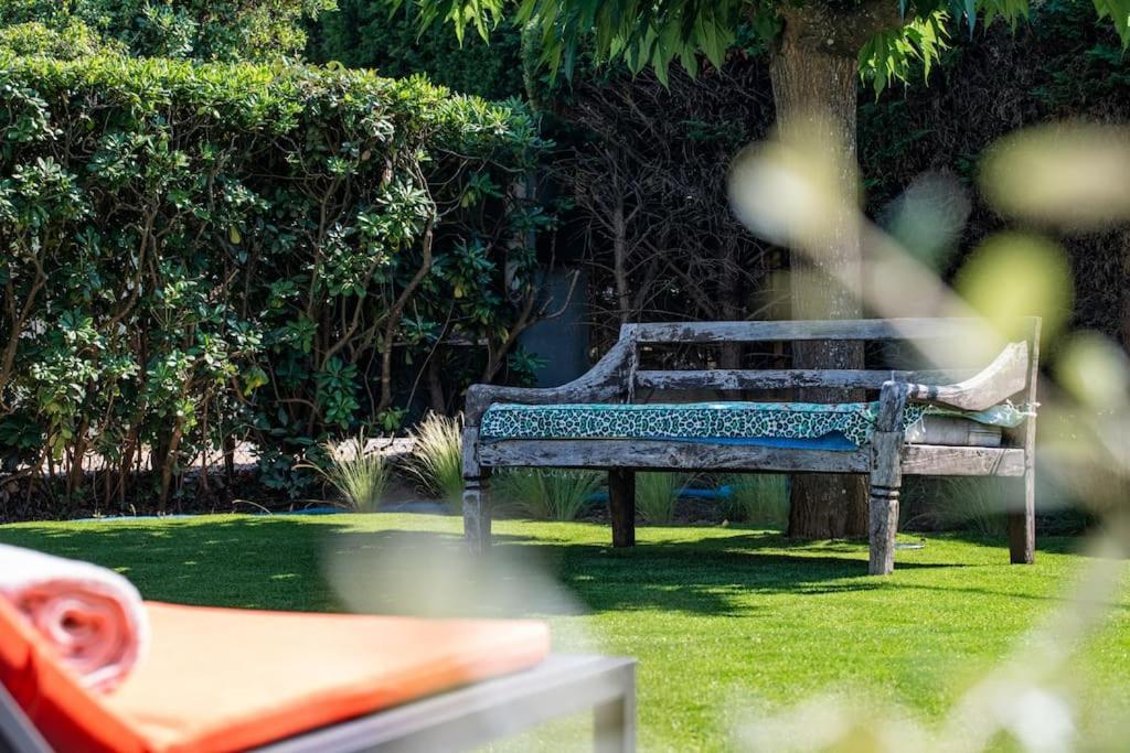 Maison Tropezienne En Plein Centre Avec Jardin Et Piscine Villa