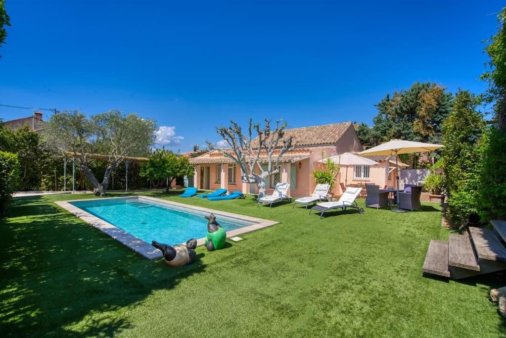 Avec Piscine Dans Le Centre Villa *