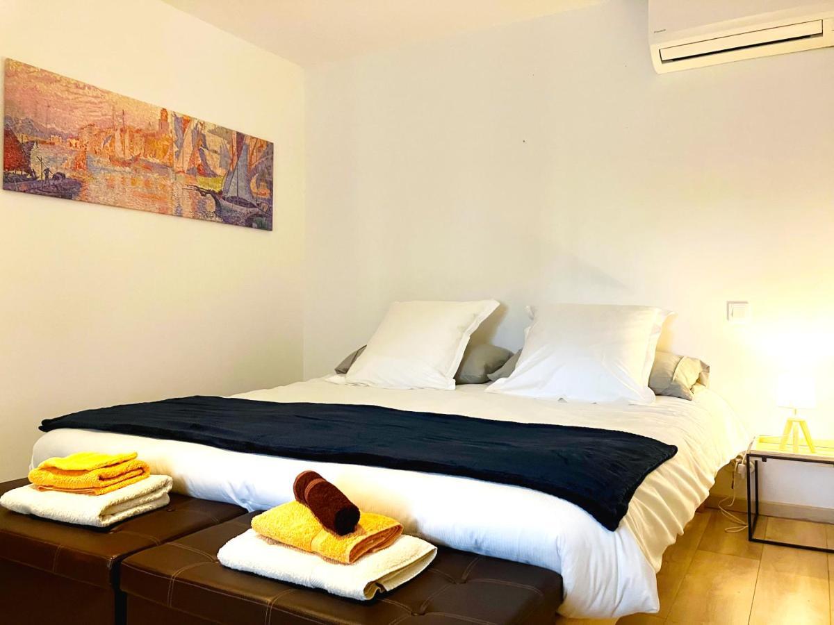 En Rez De Jardin, A Apartment