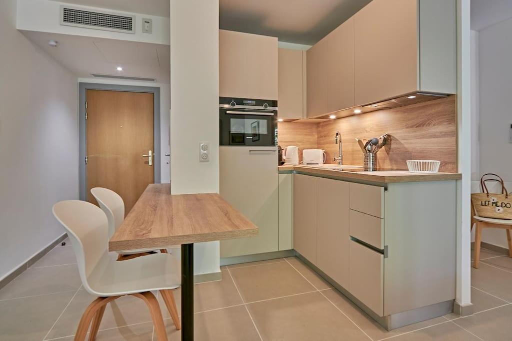 Apartment Chez Oscar-place Des Lices-saint-tropez *