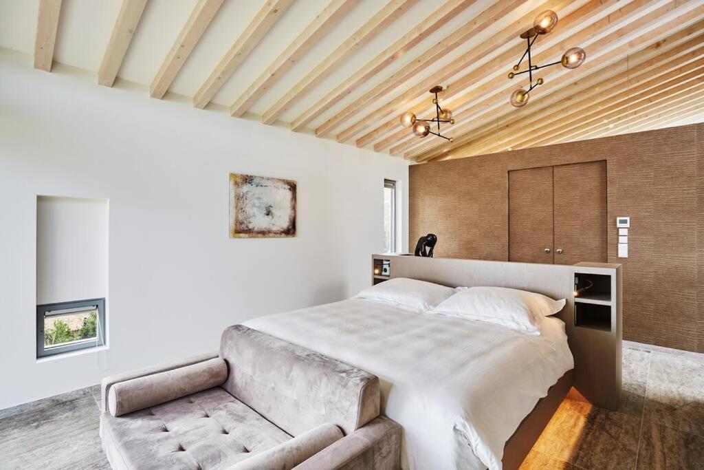 Villa Calanque, *