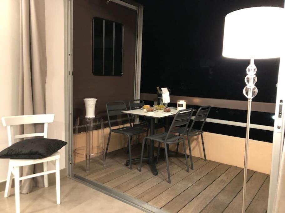 Sea Tropez-grand Studio, Terrasse Vue Mer, Garage Apartment