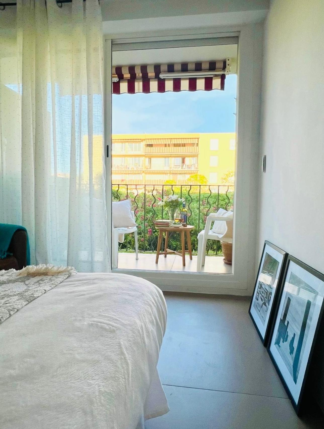 Private With Balcony Homestay Saint-Tropez